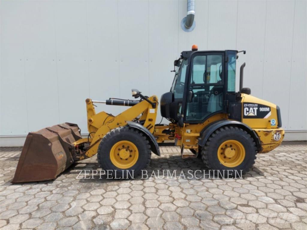 CAT 908M Iekrāvēji uz riteņiem