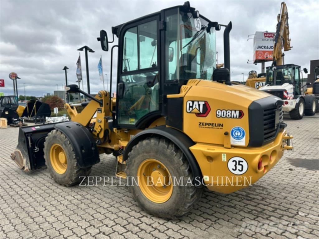 CAT 908M Iekrāvēji uz riteņiem
