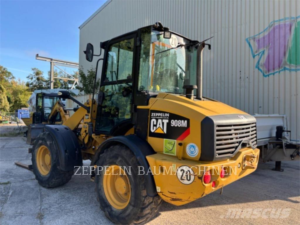 CAT 908M Iekrāvēji uz riteņiem