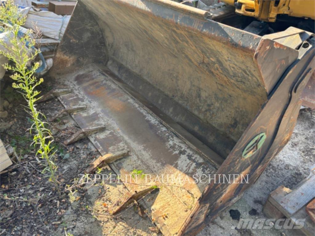 CAT 908M Iekrāvēji uz riteņiem