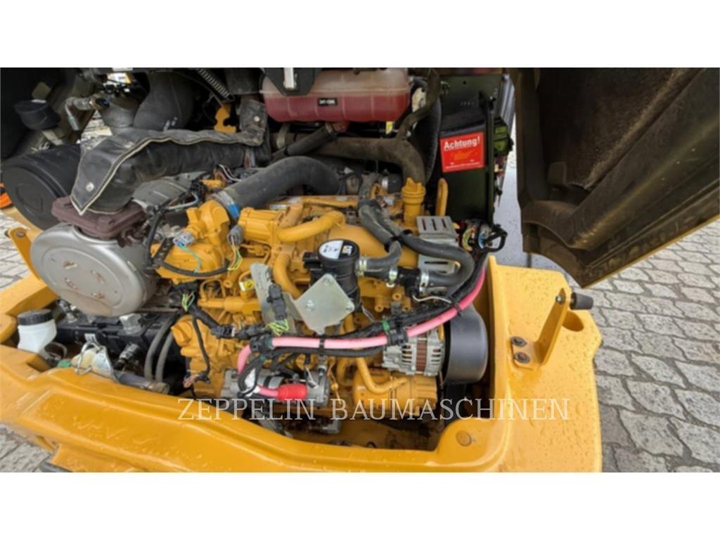 CAT 908M Iekrāvēji uz riteņiem