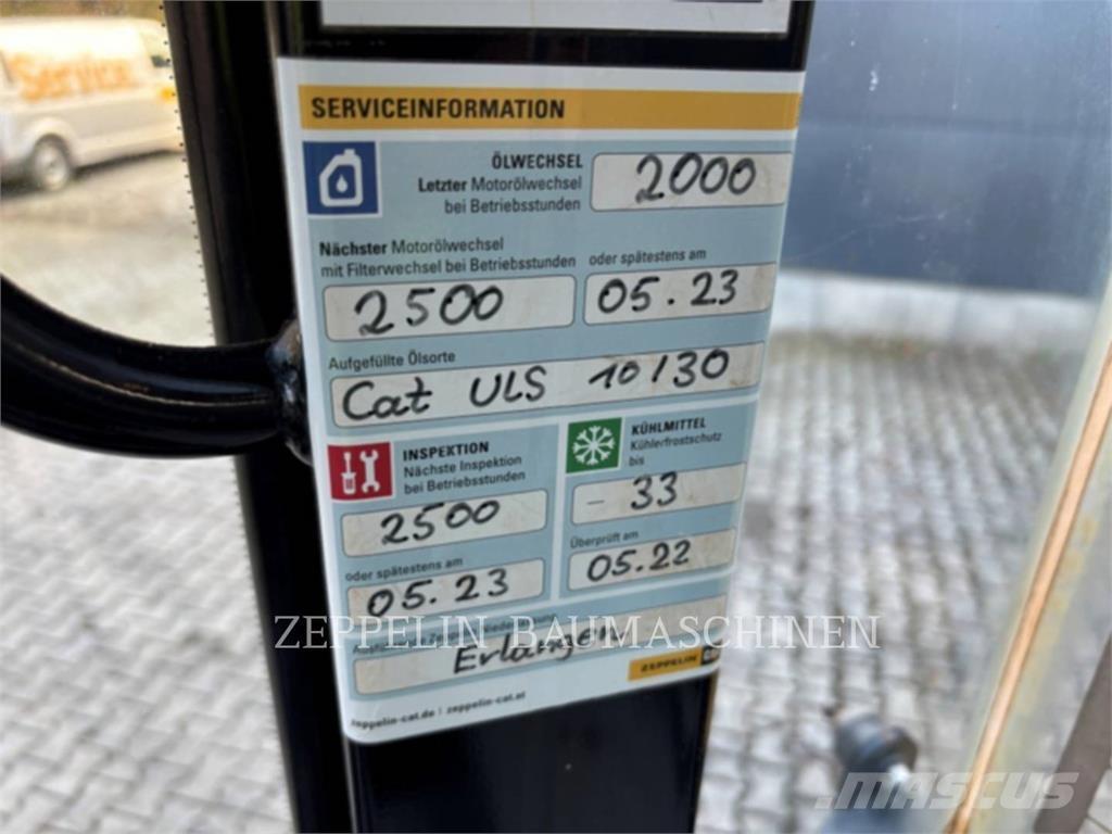 CAT 908M Iekrāvēji uz riteņiem