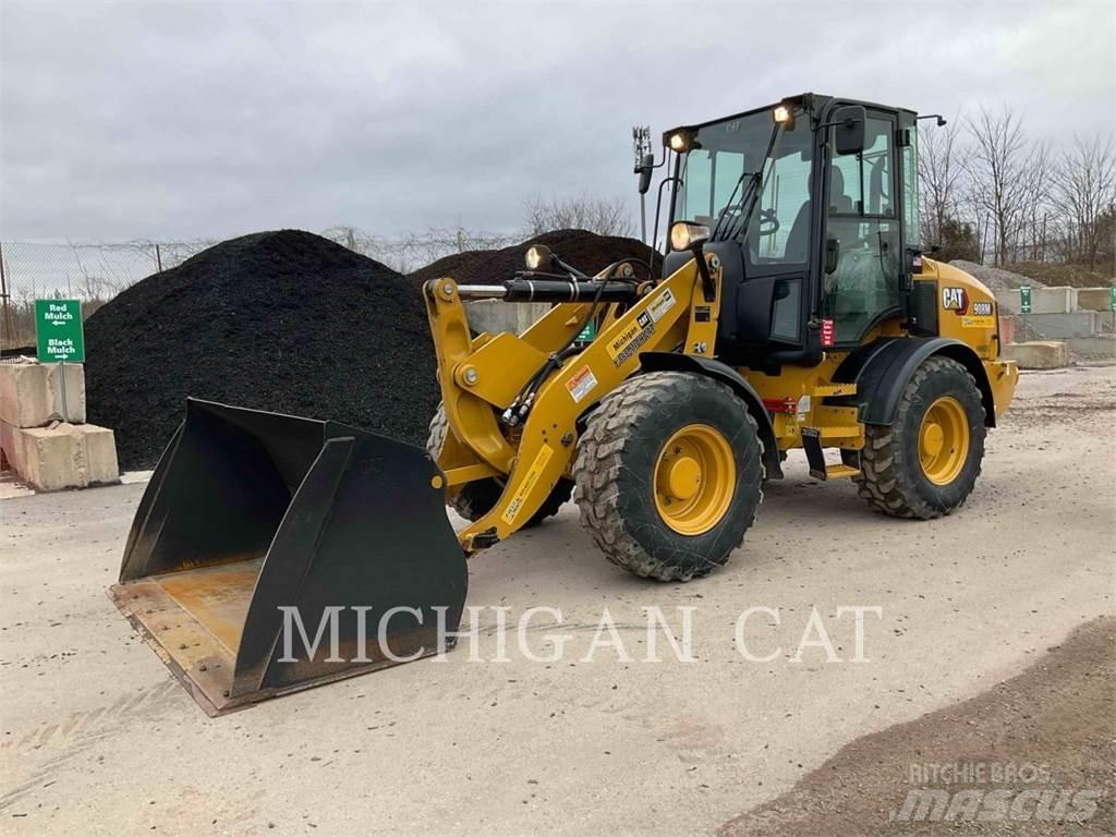 CAT 908M ARW Iekrāvēji uz riteņiem