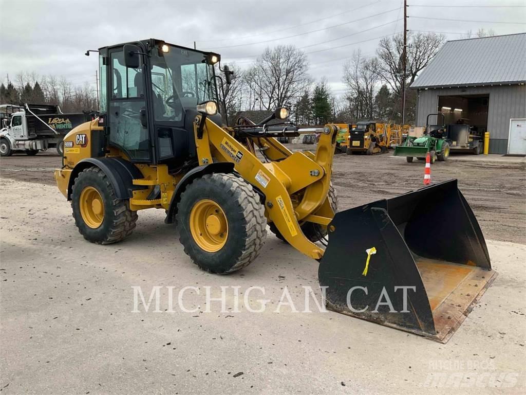 CAT 908M ARW Iekrāvēji uz riteņiem
