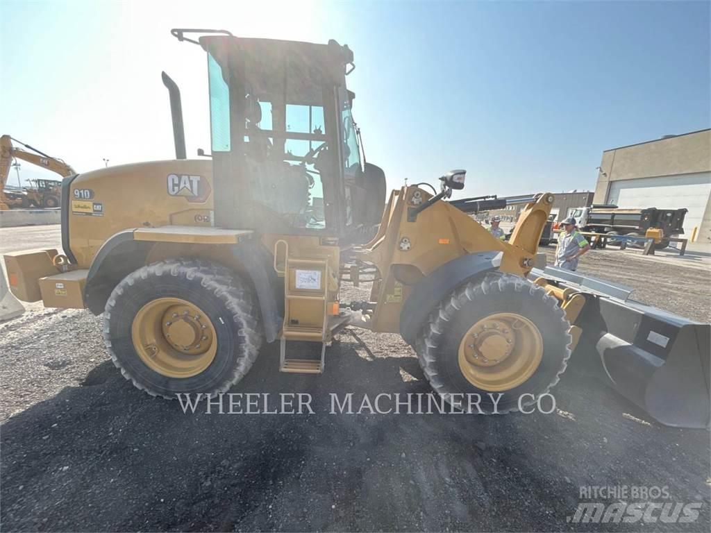 CAT 910 Iekrāvēji uz riteņiem