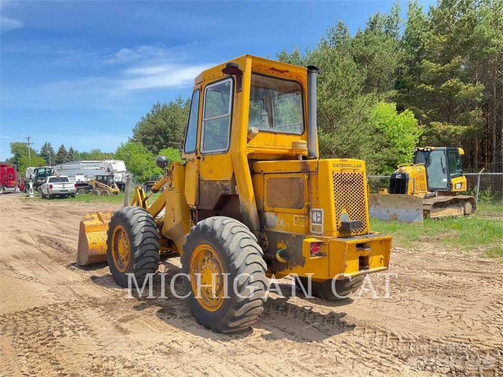 CAT 910 Iekrāvēji uz riteņiem