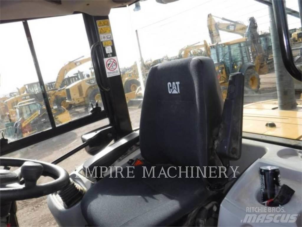 CAT 910-14 Iekrāvēji uz riteņiem