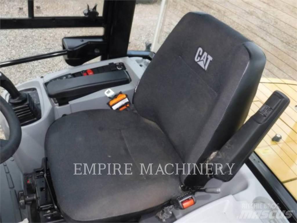 CAT 910-14 Iekrāvēji uz riteņiem