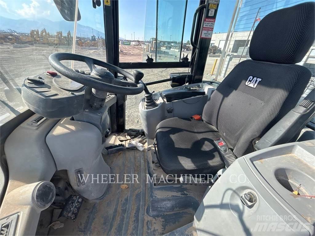 CAT 910M Iekrāvēji uz riteņiem