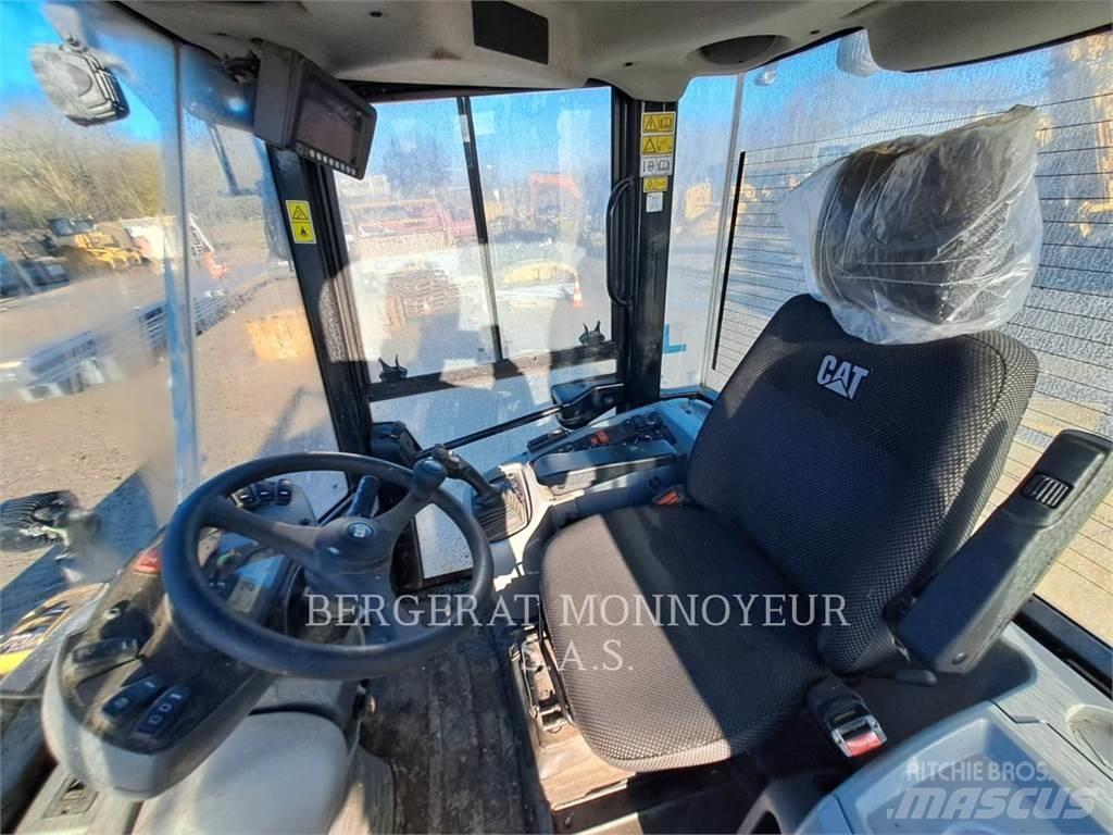 CAT 914 Iekrāvēji uz riteņiem