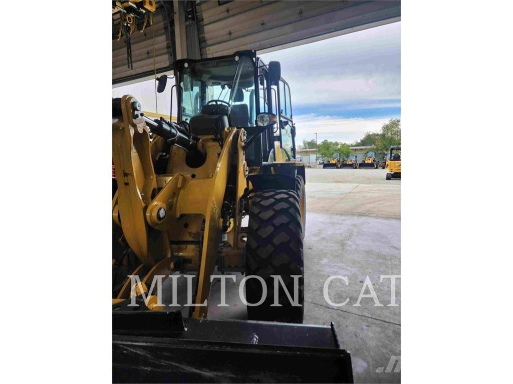 CAT 914 Iekrāvēji uz riteņiem