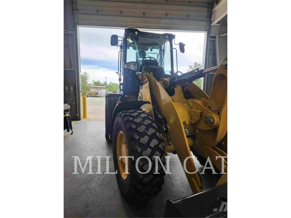 CAT 914 Iekrāvēji uz riteņiem