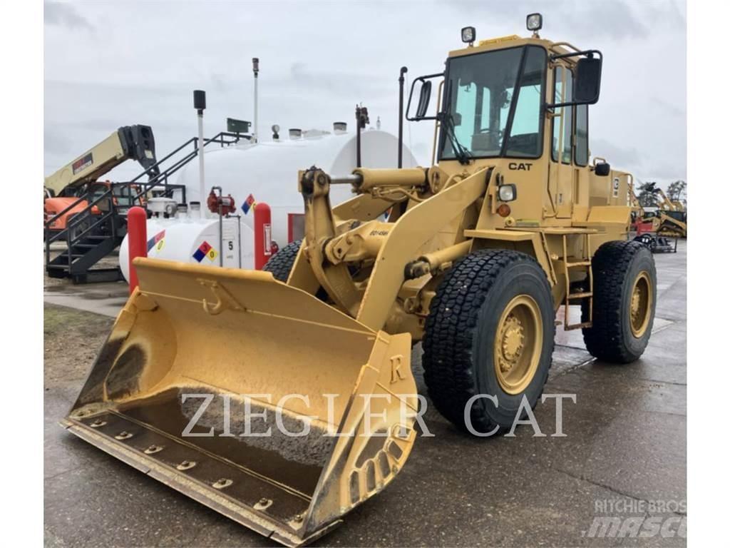 CAT 916 Iekrāvēji uz riteņiem