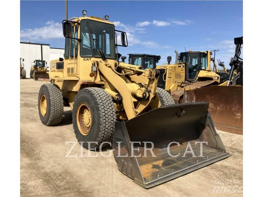 CAT 916 Iekrāvēji uz riteņiem