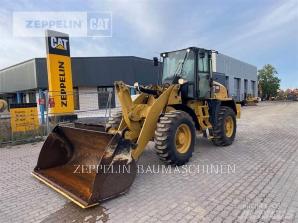 CAT 918M Iekrāvēji uz riteņiem