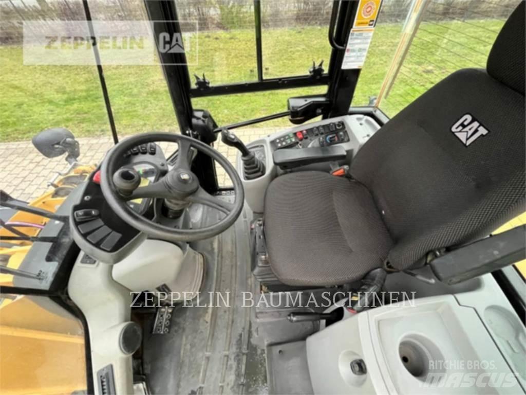 CAT 918M Iekrāvēji uz riteņiem