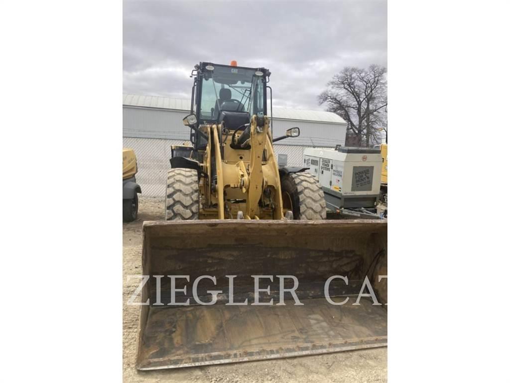 CAT 918M Iekrāvēji uz riteņiem