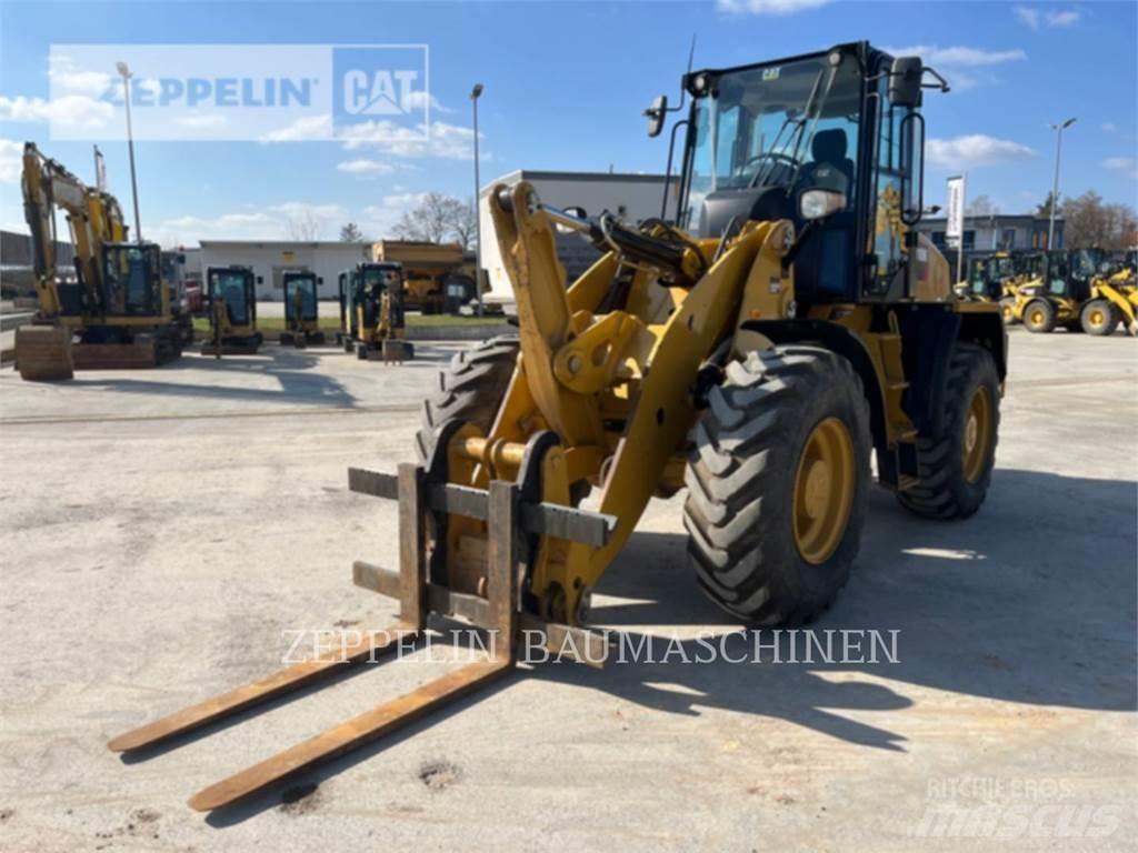 CAT 918M Iekrāvēji uz riteņiem