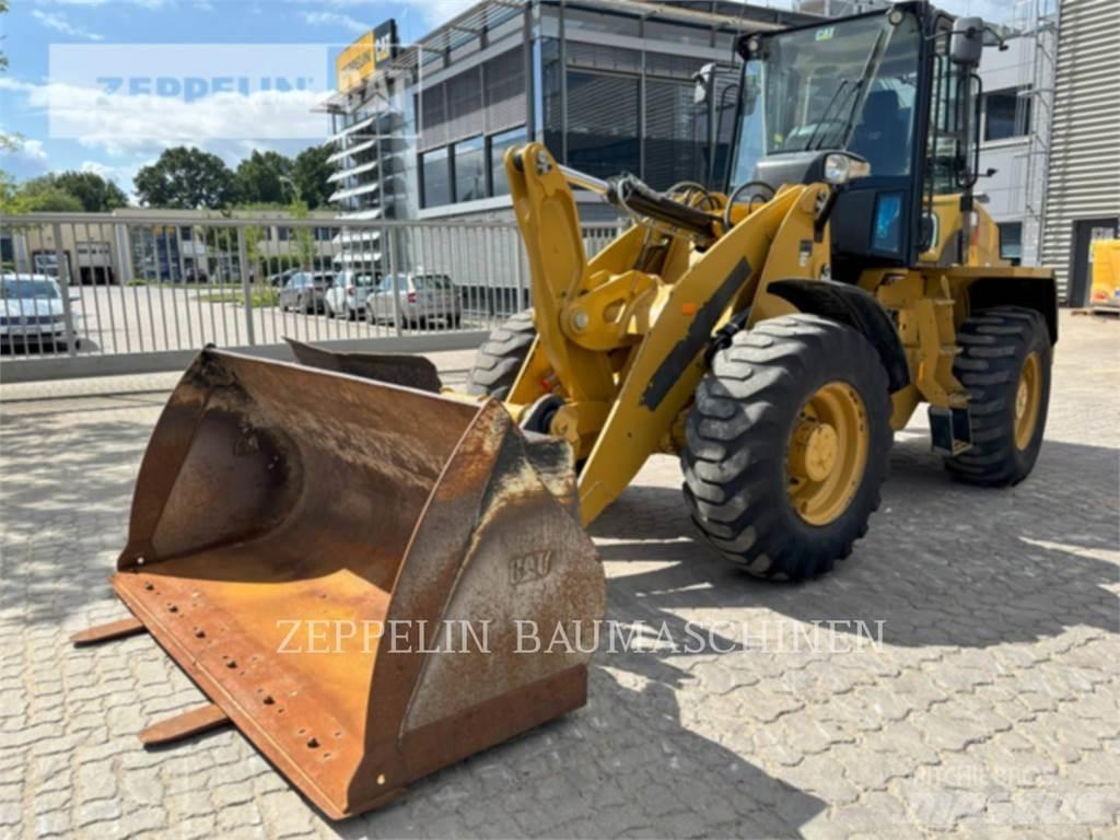 CAT 918M Iekrāvēji uz riteņiem