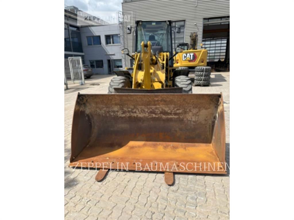CAT 918M Iekrāvēji uz riteņiem