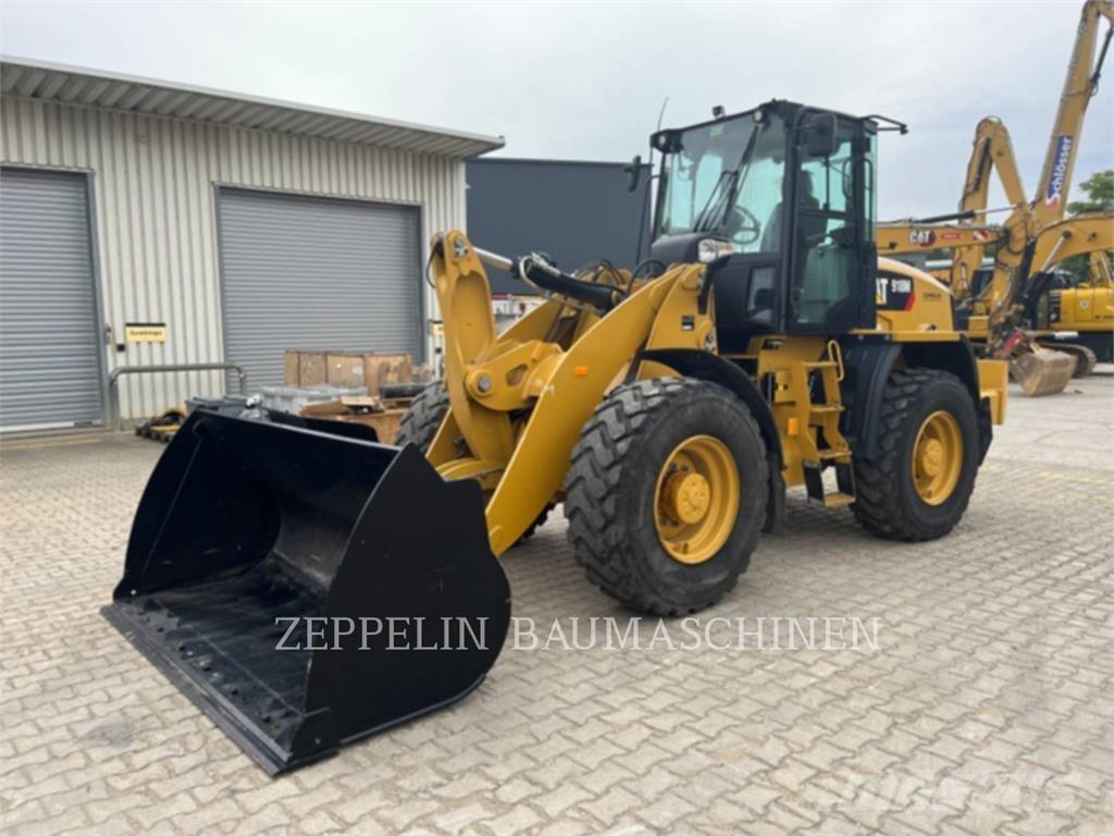 CAT 918M Iekrāvēji uz riteņiem