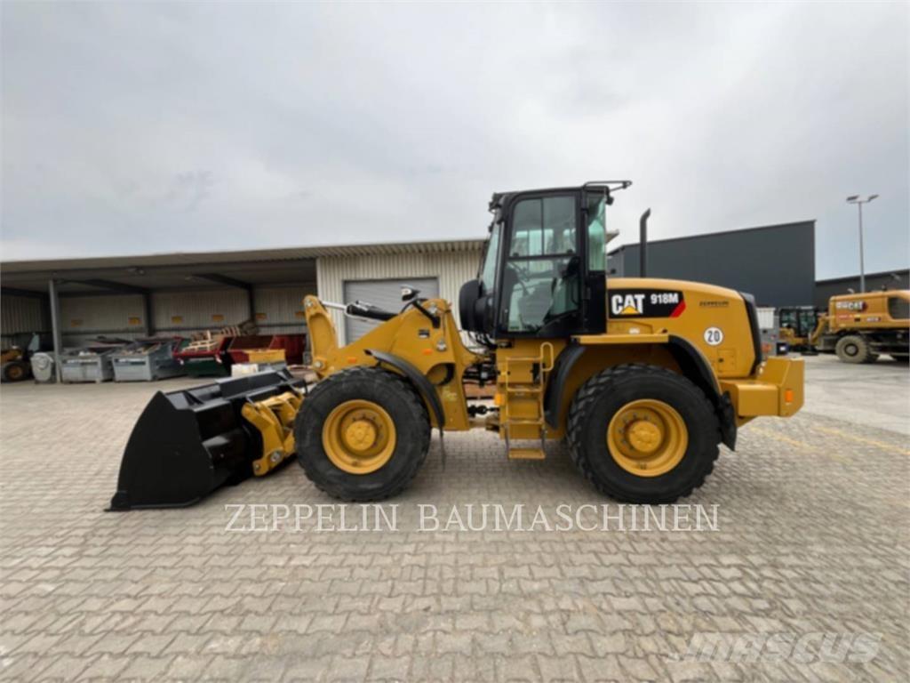 CAT 918M Iekrāvēji uz riteņiem