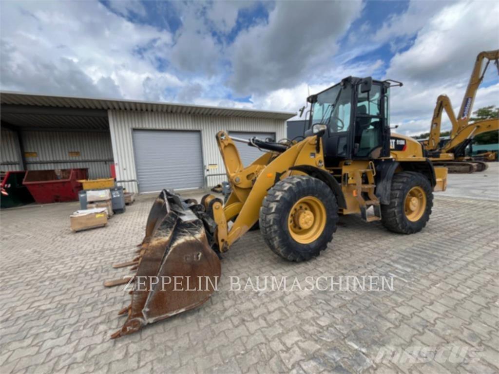 CAT 918M Iekrāvēji uz riteņiem