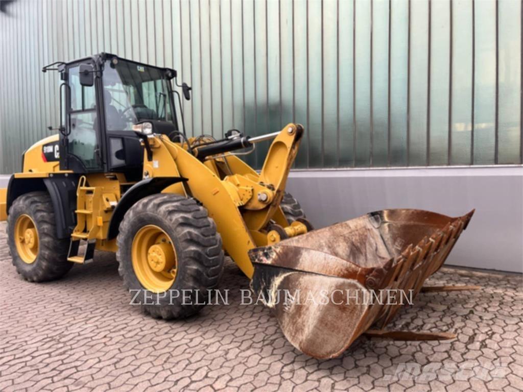 CAT 918M Iekrāvēji uz riteņiem