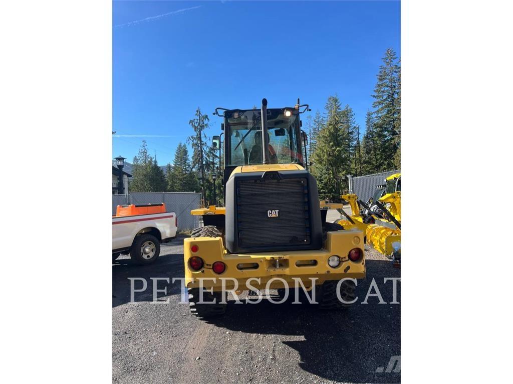 CAT 918M Iekrāvēji uz riteņiem