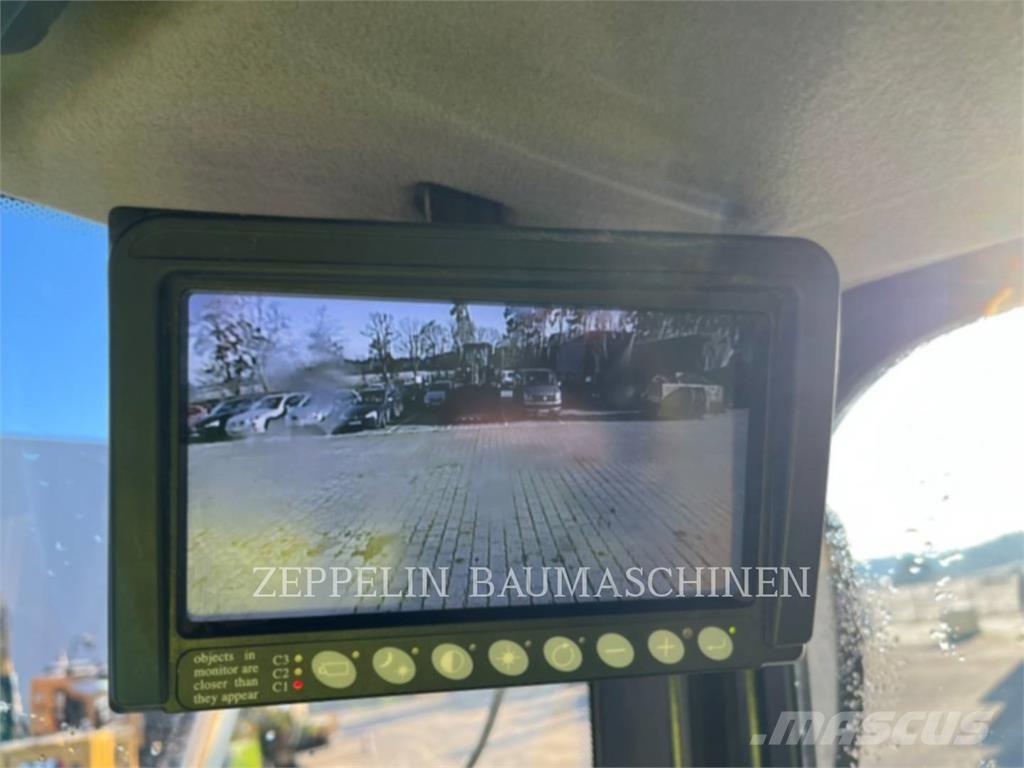 CAT 918M Iekrāvēji uz riteņiem