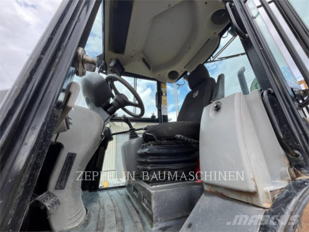 CAT 918M Iekrāvēji uz riteņiem