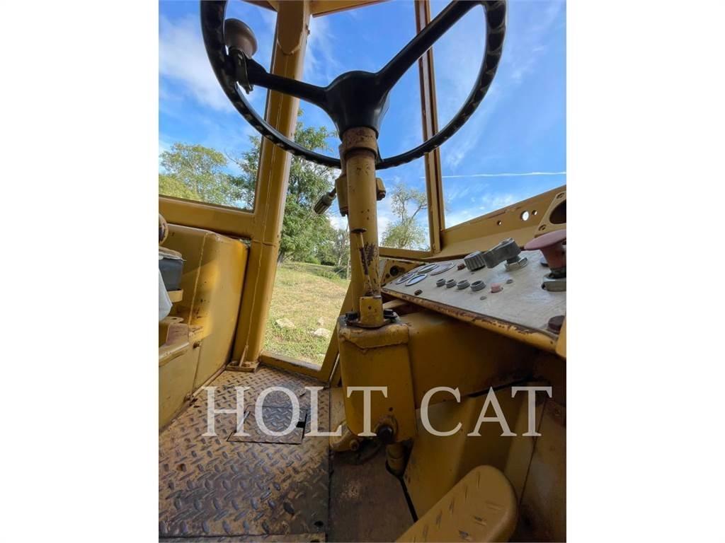 CAT 920 Iekrāvēji uz riteņiem