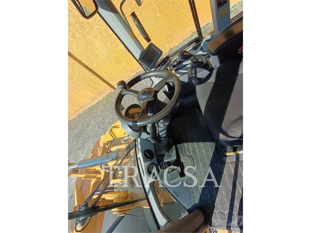 CAT 924K Iekrāvēji uz riteņiem