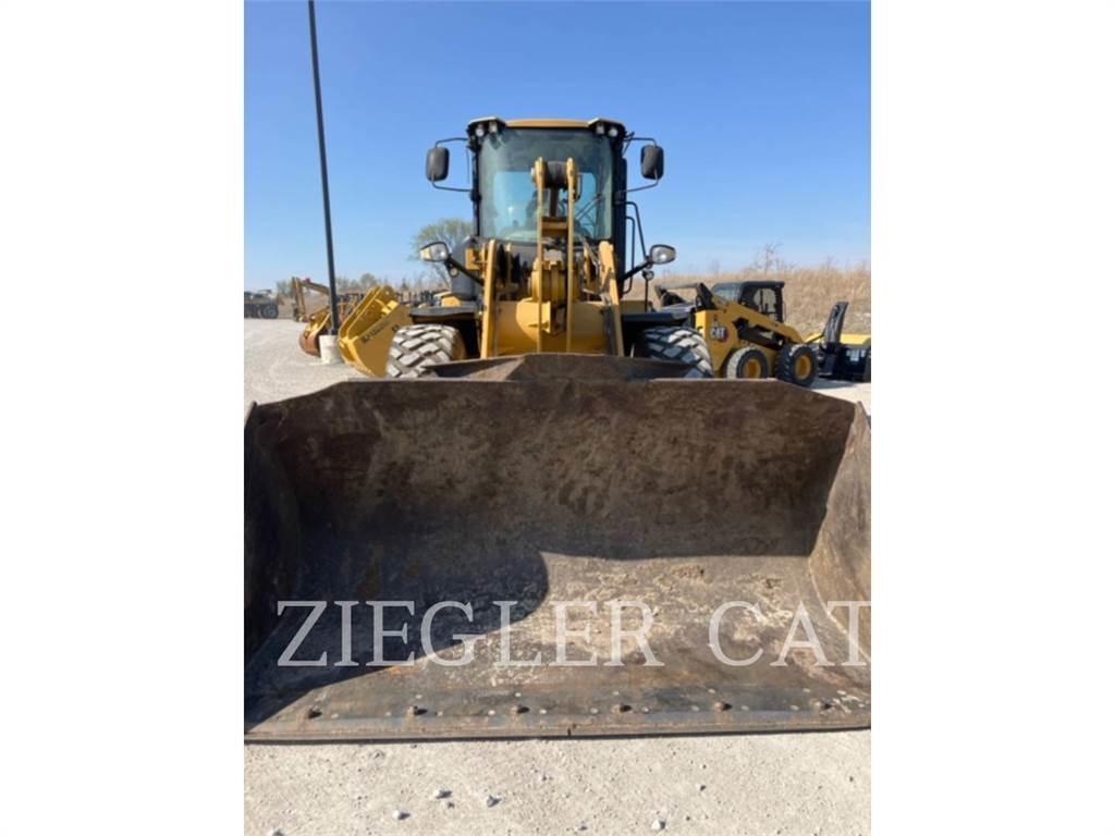 CAT 924K Iekrāvēji uz riteņiem