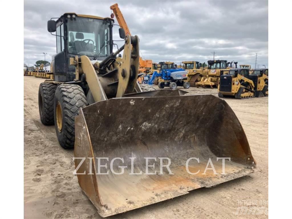 CAT 924K Iekrāvēji uz riteņiem