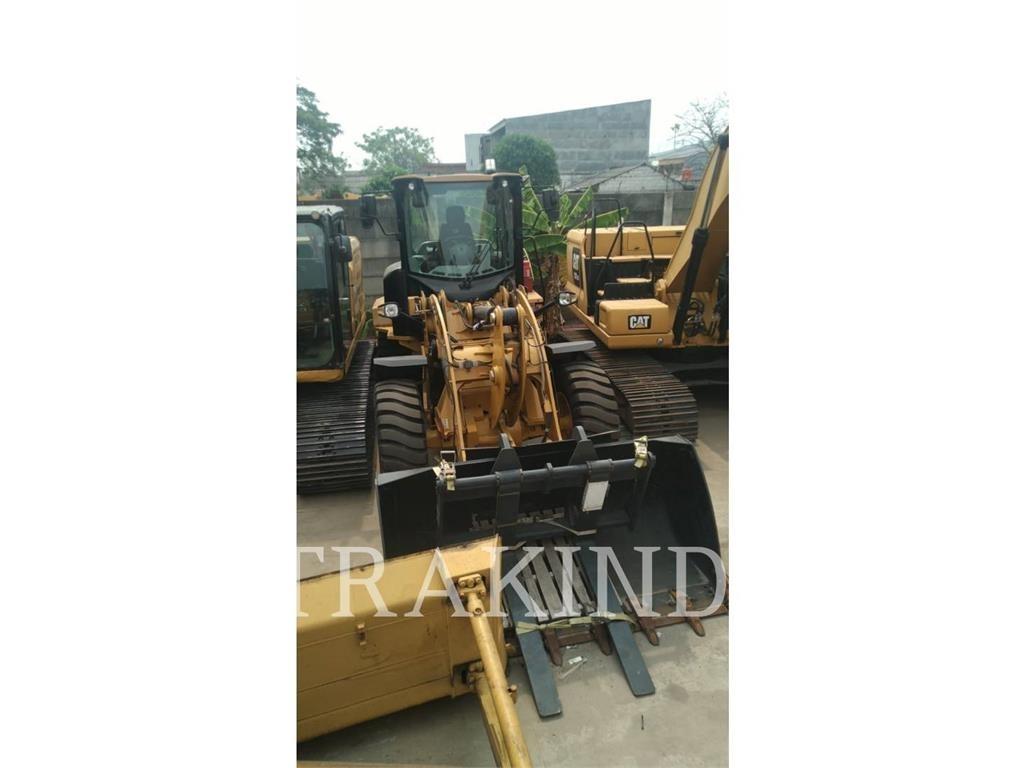 CAT 924K Iekrāvēji uz riteņiem