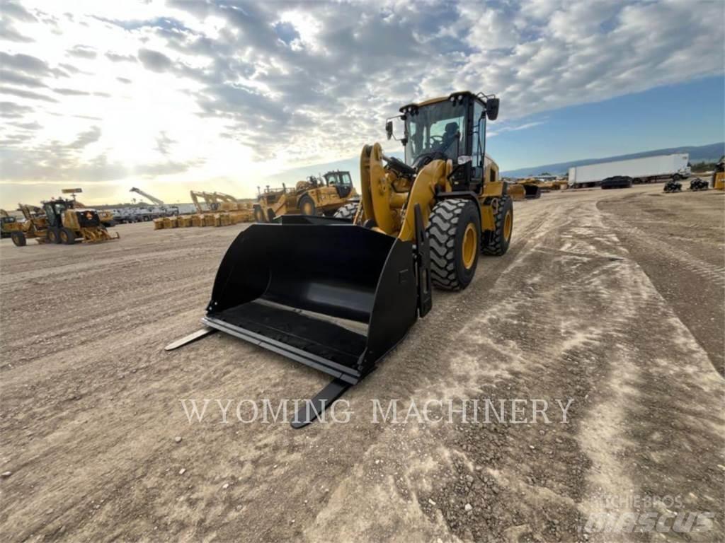 CAT 926 Iekrāvēji uz riteņiem