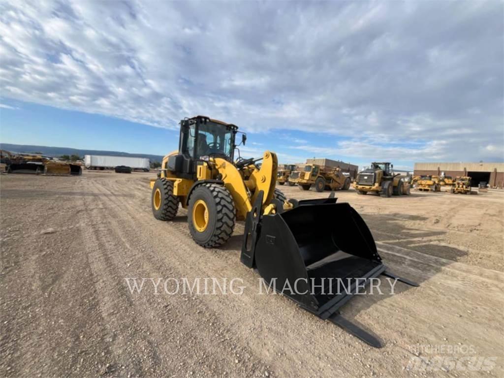 CAT 926 Iekrāvēji uz riteņiem