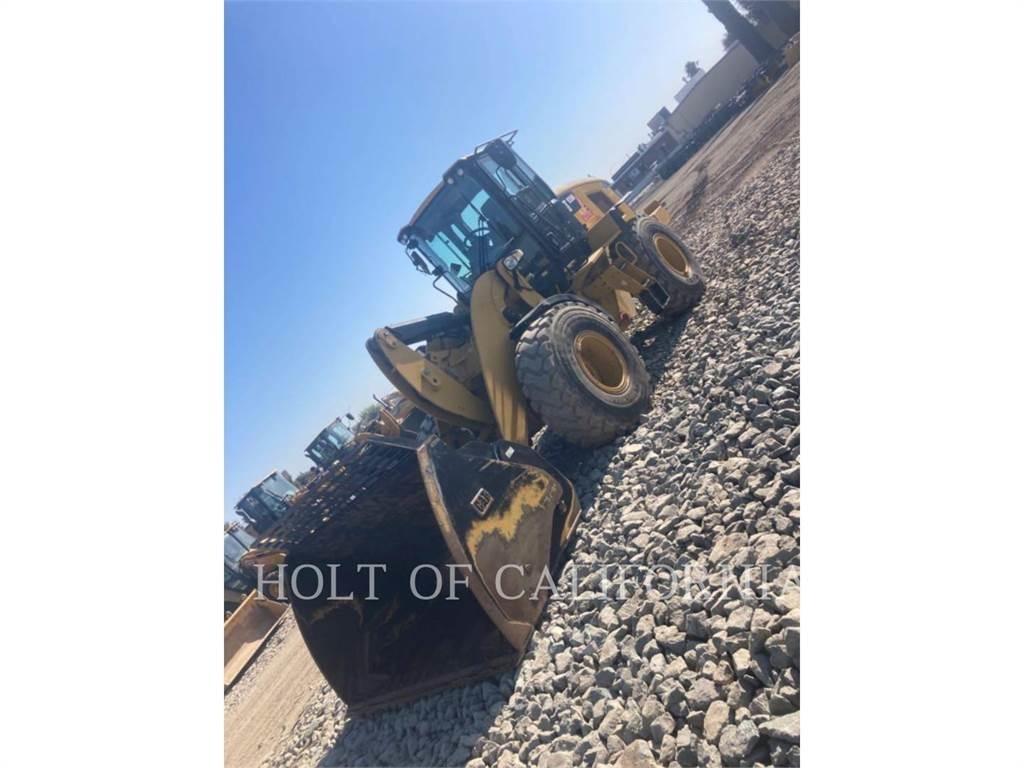 CAT 926M Iekrāvēji uz riteņiem