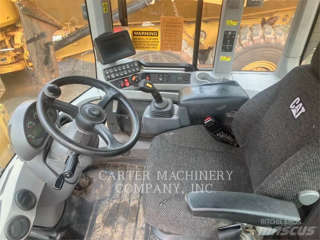 CAT 926M Iekrāvēji uz riteņiem