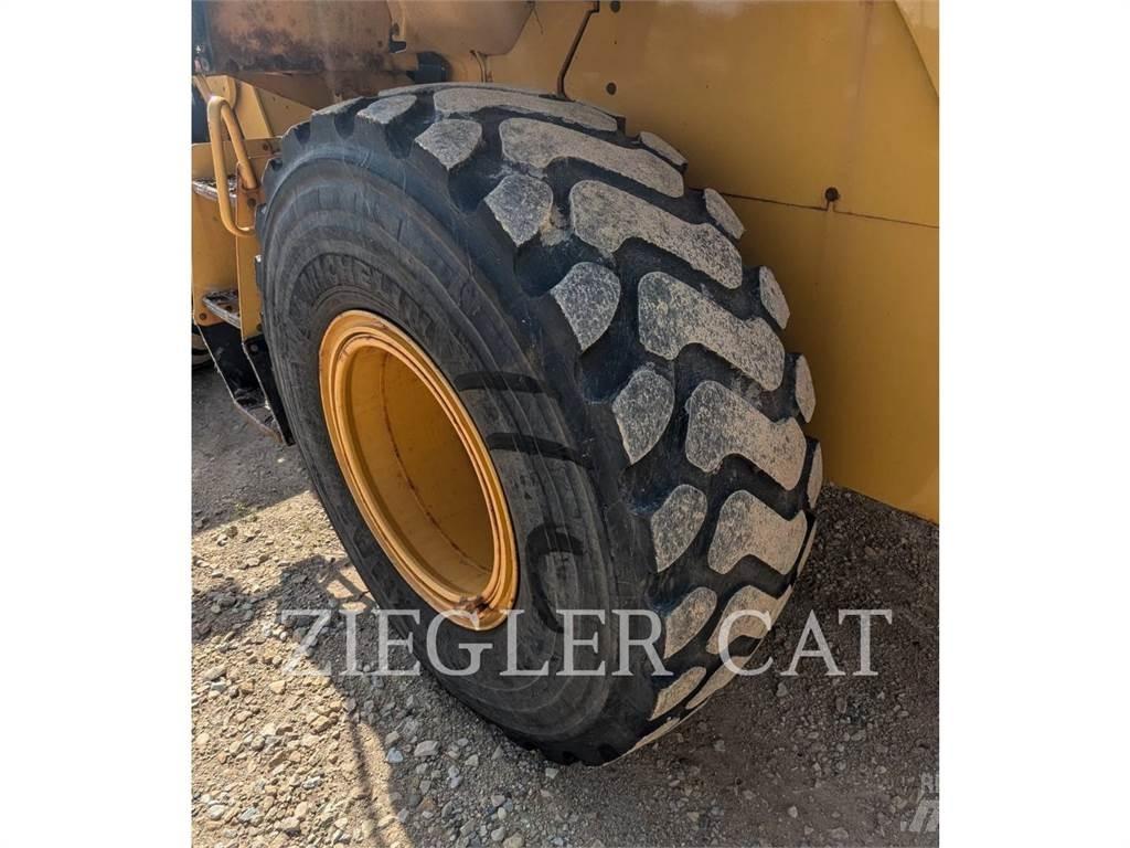 CAT 926M Iekrāvēji uz riteņiem