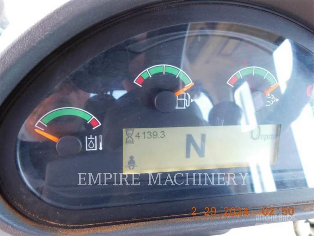 CAT 926M Iekrāvēji uz riteņiem