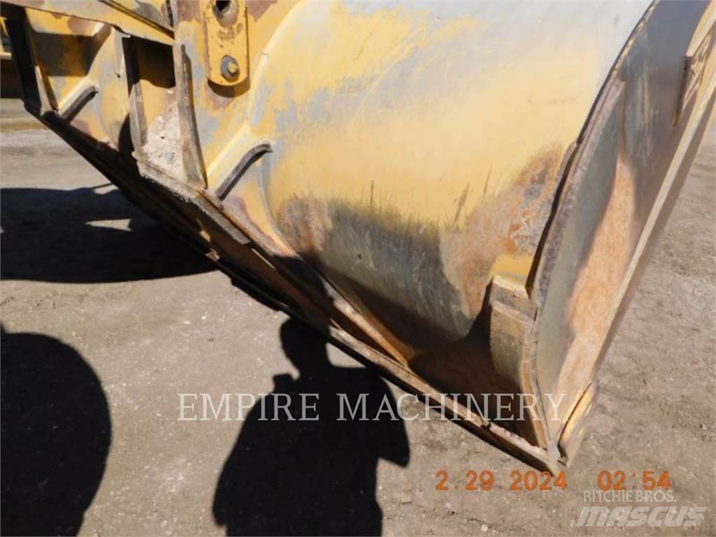 CAT 926M Iekrāvēji uz riteņiem