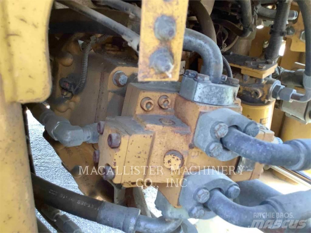 CAT 926M Iekrāvēji uz riteņiem