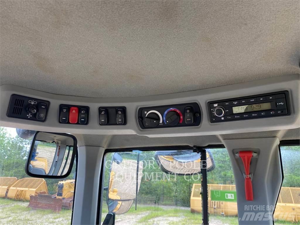 CAT 926M Iekrāvēji uz riteņiem
