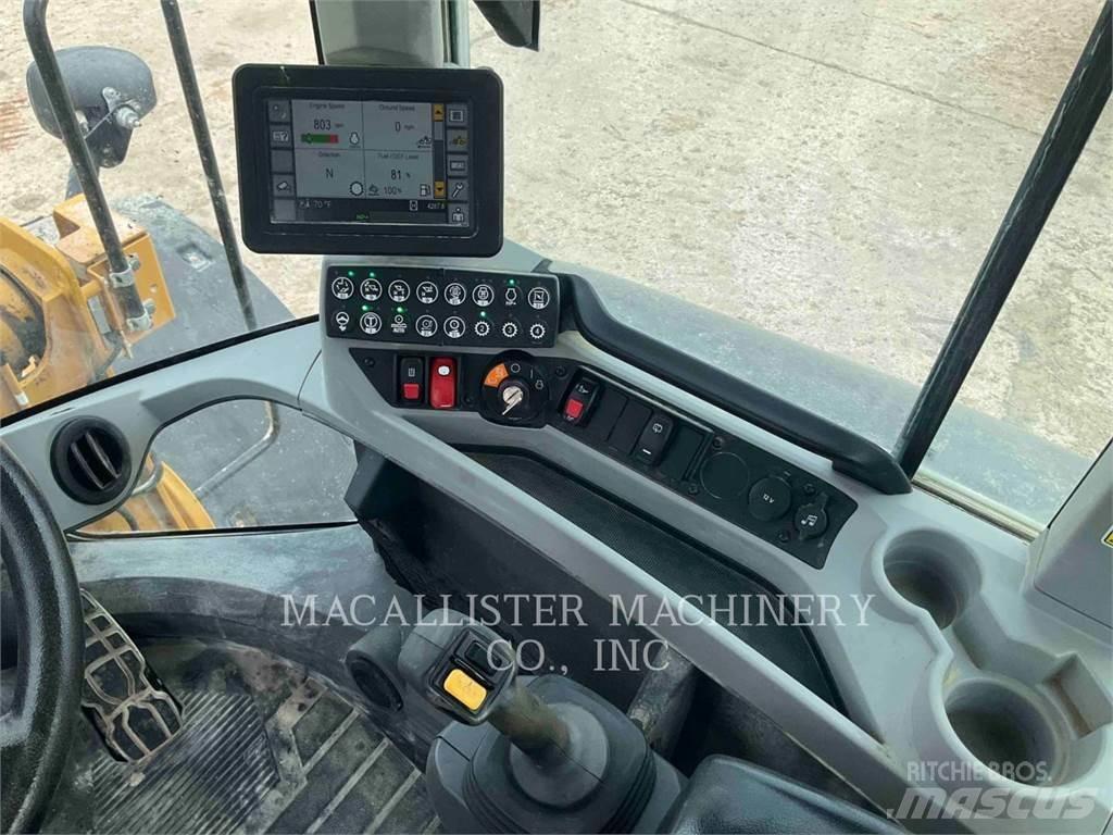 CAT 926M Iekrāvēji uz riteņiem