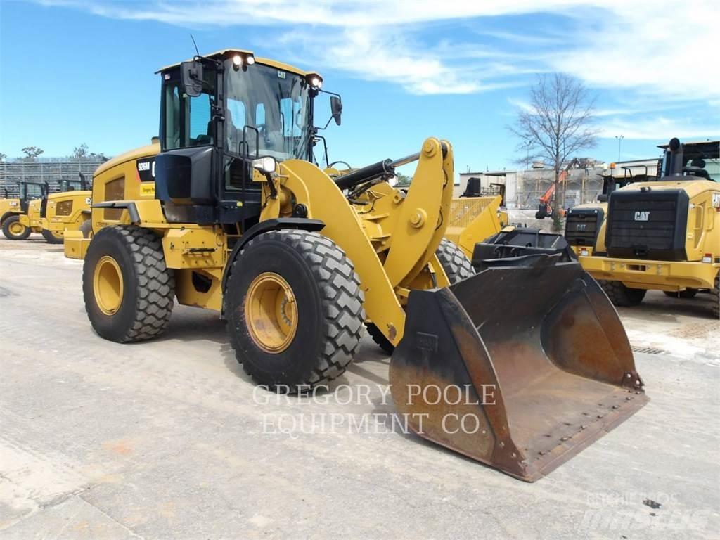 CAT 926M Iekrāvēji uz riteņiem