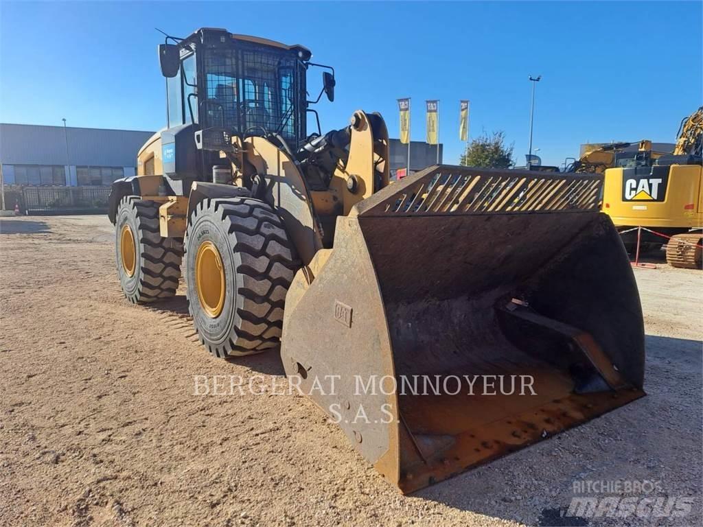 CAT 926M Iekrāvēji uz riteņiem