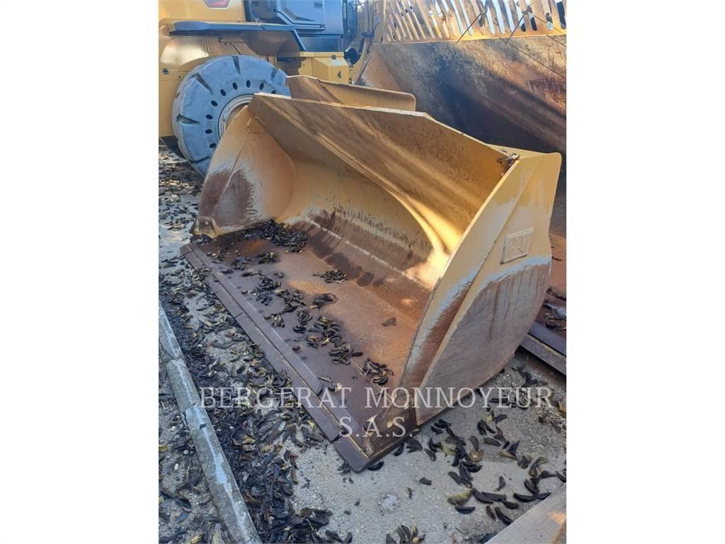 CAT 926M Iekrāvēji uz riteņiem