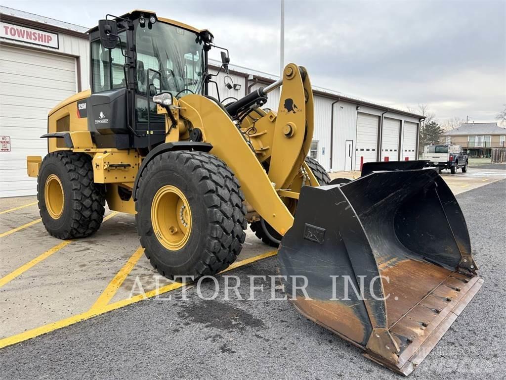 CAT 926M Iekrāvēji uz riteņiem